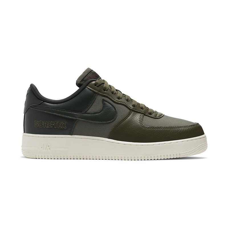 NIKE AIR FORCE 1 GTX / KAKI